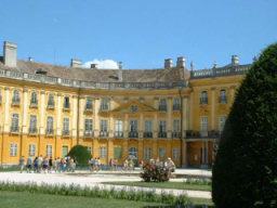 MINI-SCHOENBRUNN-in-FERTOED-03.jpg